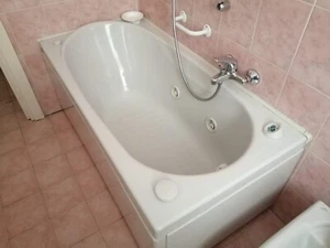 vasca idromassaggio - Foto 1 di 5