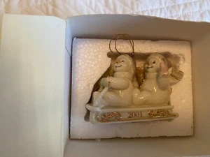 NEU! Lenox Ivory Fine China Schlitten Schneemänner Jahresornament 2001 verpackt - Bild 1 von 5