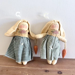 Country Farmhouse Bunny Rabbits Dolls Green Gingham Dress Cottage Holding Carrot - Picture 1 of 24