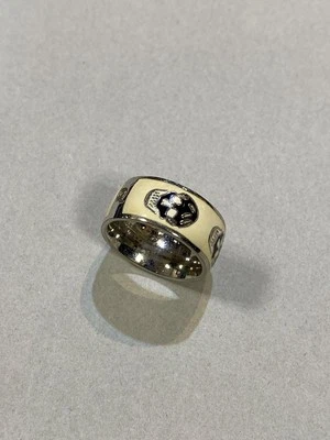 Anel Alexander McQueen, prata x bege, tamanho 13-14 - Imagem 1 de 4