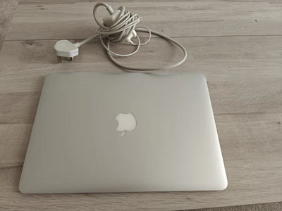 Apple MD760B/B MacBook Air 13.3 inch 4GB RAM 128GB SSD Laptop - Silver - Image 1 of 4