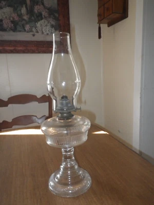 Lámpara de aceite fuente base acanalada de vidrio transparente vintage patente 18 de septiembre de 1882 y 4 de diciembre de 1882 #9 Foto 1 de 4