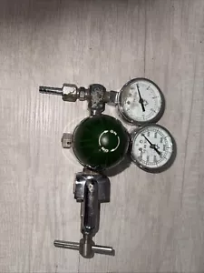 Air Products 1150 Medium Oxygen Regulator - Picture 1 of 6