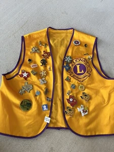 Vintage 80er Jahre Lions Club International Weste mit Patch 36 Pins Goldthwaite Texas - Bild 1 von 10