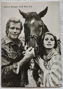 Senta Berger und Ron Ely, unsignierte Autogrammkarte, 1976 - Bild 1 von 2
