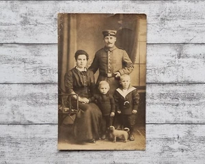 um 1910 Foto Soldat Frau Kinder Uniform alt Photographie Feldpost Halberstadt - Picture 1 of 2