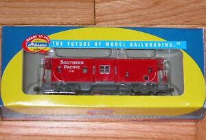 HO ATHEARN 74664 BAY WINDOW CABOOSE SOUTHERN PACIFIC SP 1741 RED
