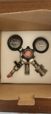 Regulador de doble calibre Kegco con divisor KC LHU5N-2 Foto 1 de 3