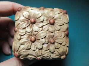 2" Russian Hand Carved Linden Wood Jewelry Trinket Box DAISIES ring flower - Picture 1 of 9
