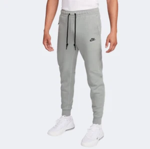 Nike Sportswear Tech Slim Fit Taper Leg Men Joggers Sweatpants Mica Green XL 2XL - Picture 1 of 12