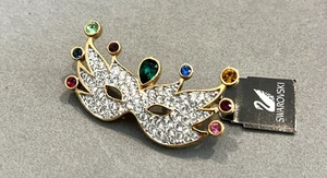 Broche prendedor firmado cisne cristal máscara mardi hierba mascarada colorida SWAROVSKI NUEVO EN CAJA - Imagen 1 de 9