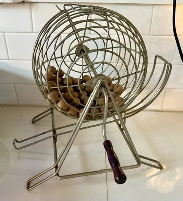 Jaula de bingo completa de colección Turner madera numerada 75 bolas giratorias industriales Foto 1 de 4