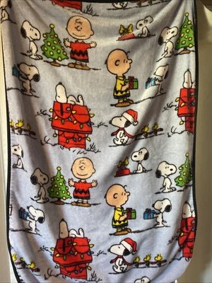  Peanuts  Christmas Throw Blanket   - Image 1 of 2