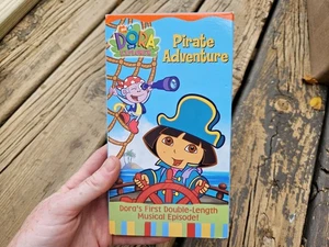 Nick Jr. Dora the Explorer - Pirate Adventure (VHS, 2004) Orange Tape! Musical - Foto 1 di 8