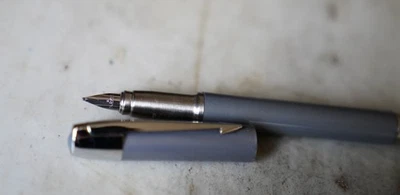 Pluma Estilográfica PARKER Im IN Gris Resina - Acabado Cromo - Promedio Foto 1 de 4