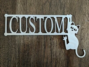 Letrero de decoración de arañazos de 11x6 pulgadas con nombre personalizado de madera para gatos colgante arte personalizado - Imagen 1 de 2