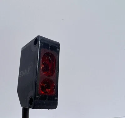 Sunx Panasonic CX-441 Compact Photoelectric Sensor NPN 2-50mm Adjustable Range - Image 1 of 4