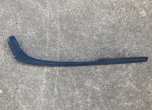 94-04 Mustang Right Passenger Exterior Quarter Convertible Top Body Molding Trim - Bild 1 von 4