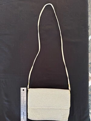 Cartera bandolera de malla crema Whiting And Davis International de colección Foto 1 de 4