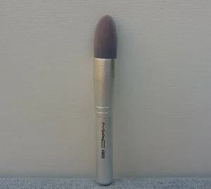MAC 490SE Pointed Foundation Brush, Travel Size, Brand New! - Picture 1 of 6