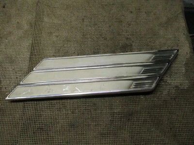 Buick Wildcat Gran Sport 1966 guardabarros lateral derecho pasajero persiana Ventiport 1376526 Foto 1 de 4