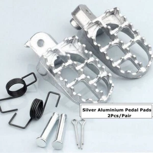 Par de reposapiés de motocicleta pedales clavijas de pie almohadillas de pedales de aluminio plateado - Imagen 1 de 6