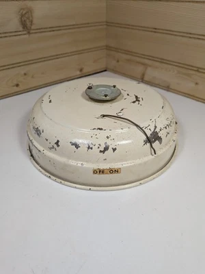 Base de pastel musical giratoria suiza vintage de los años 50 de Maspeth  Foto 1 de 2