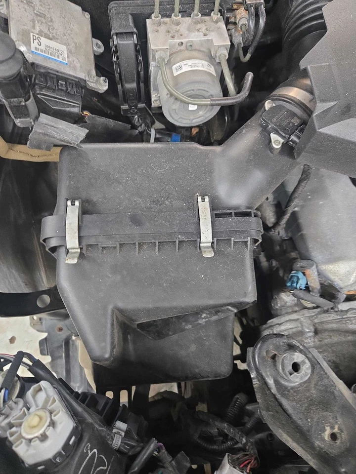 Used Air Cleaner Assembly fits: 2015 Subaru Legacy 3.6 Grade A - Image 1 of 4