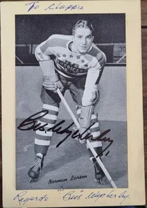 NORMAN NORM LARSON SIGNED 1934-1943 BEEHIVE PHOTO CARD GROUP 1 NY AMERICANS DEC - Bild 1 von 1