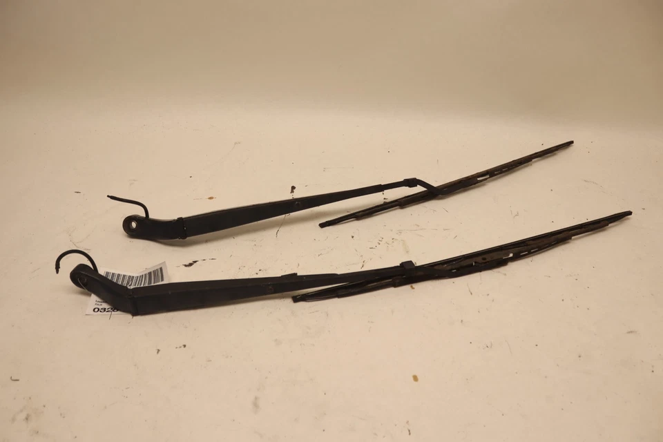 Par de brazos limpiaparabrisas delantero izquierdo y derecho Cadillac Escalade 2008-2014 OEM Foto 1 de 4