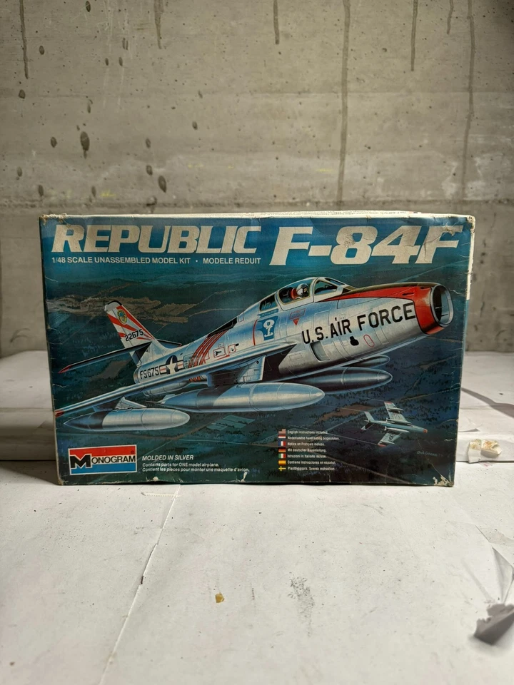 Monogram 1 48 Republic F-84F Kit modello aereo scatola - Immagine 1 di 1