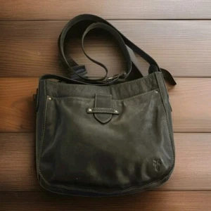 Vtg FRYE Melissa Button Crossbody Black Leather Bag Purse EUC Zip Top W Key Hook - Picture 1 of 17