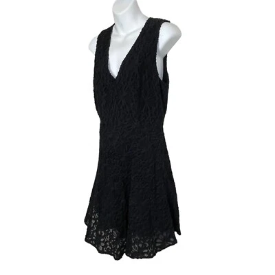 Theory Deep V-Neck Black Sleeveless Textured Floral LBD Shift Dress Size 8 - Image 1 of 4