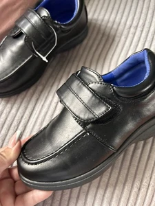 Boys Black School Shoes Size 13 - Picture 1 of 4