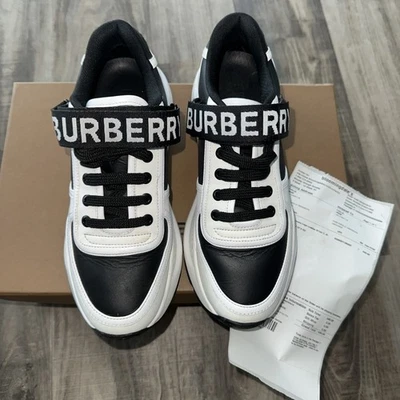 Zapatillas Burberry London para mujer Foto 1 de 4