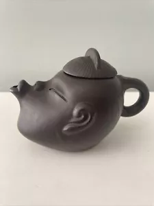 Teiera cinese in terracotta Yixing importata a mano metà XX secolo - Foto 1 di 7