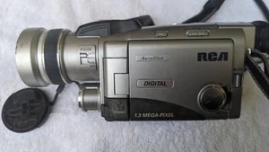 RCA Camcorder Auto Shot Steady Pix Camera 400X Digital Zoom VHS-C CC6374 - Picture 1 of 8