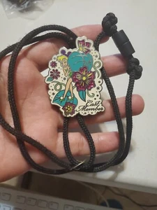 Rare Disney Cast Member Exclusive Tinkerbell W Glitter Flowers Bolo Lanyard - Picture 1 of 6