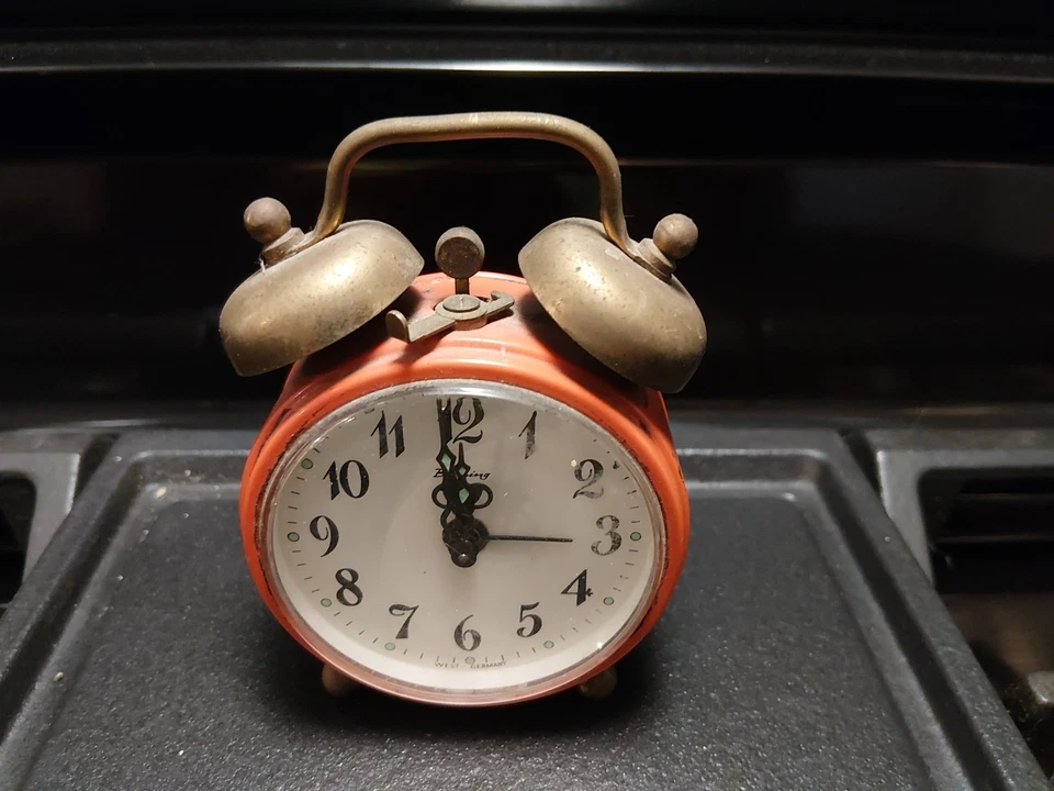 WIND UP BLESSING VINTAGE ALARM CLOCK WEST GERMANY BRASS TABLE CLOCK MANTLE  - Image 1 of 4