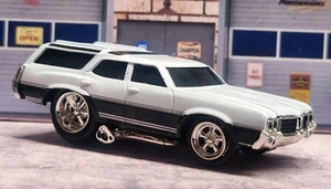 Muscle Machines 1:64 Scale Grocery Getters • 1970 Oldsmobile Vista Cruiser Loose - Picture 1 of 10