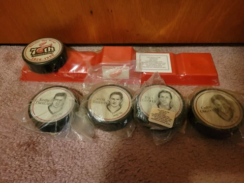 Vintage NHL Detroit Red Wings 70th Anniversary Burger King Photo Hockey Puck Set Cover