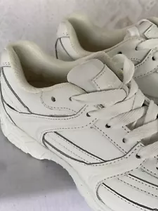 Genuine Grip Women's Slip Resistant Lace Up Sneakers Work Shoes White Size 9 NWT - Picture 1 of 14