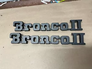 FITS Bronco II Emblems Pair Black Matte - Foto 1 di 4