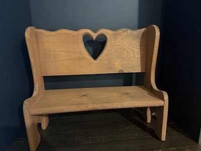 HANDMADE WOODEN HEART BENCH/SHELF OR STOOL IN EXCELLENT CONDITION - Image 1 of 4