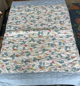 Vintage 1970 doppelseitige handgefertigte Babydecke 41" x 43" Unisex Babys & Tiere - Bild 1 von 5