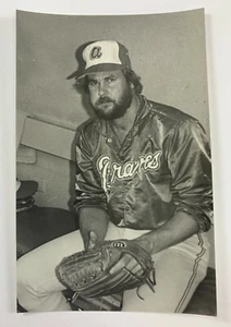 Gene Garber (1978) Atlanta Braves Vintage Baseball Postcard PCAB - Picture 1 of 2