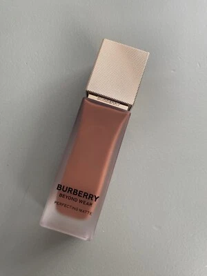 Burberry Beyond Wear Perfecting Matte Foundation – 140 Deep Cool 30ml - Image 1 of 4