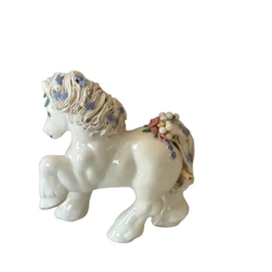 Porzellanpony mit Blumen und Bändern - Bild 1 von 4