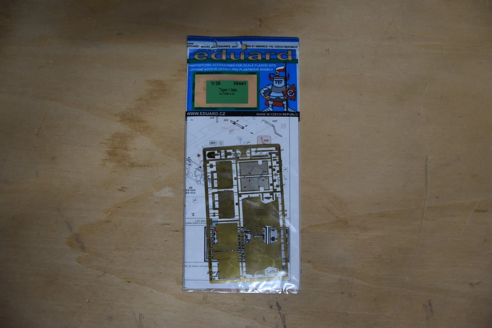 KIT FOTOINCISIONI EDUARD 1:35 PER TIGER I LATE (TAMIYA) KIT 35441 - Immagine 1 di 1