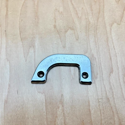 Moldura de acabamento de trava de porta cromada Mercedes R107 ESQUERDA - 380SL 450SL 560SL 280SL - Imagem 1 de 2